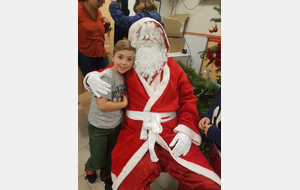 le pére Noel à l'école de rugby ...