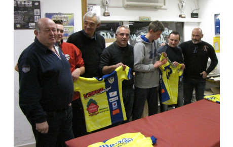 Nouvelle tunique pour les juniors et les cadets